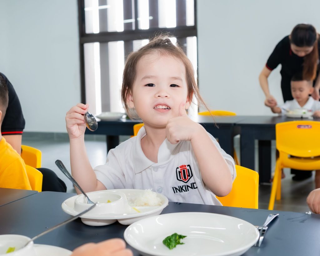 ĂN TRONG HẠNH PHÚC