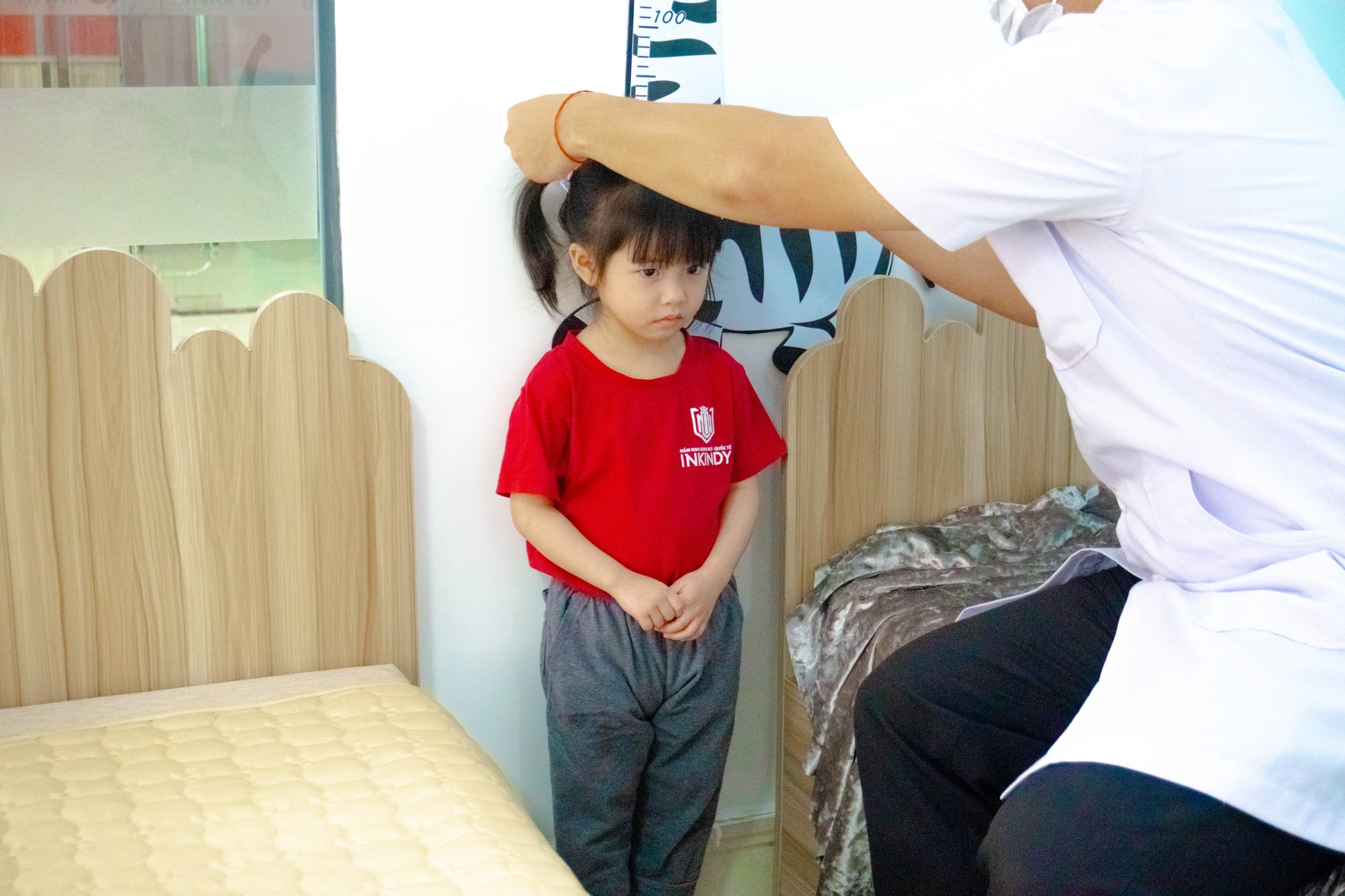 theo dõi chiều cao bé gái